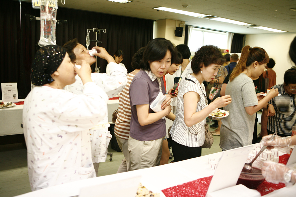 암 환우 위한 식단 전시 및 시식회 개최, 2012년 7월 3일 오후 1시 30분, 서관 3층 회의실
