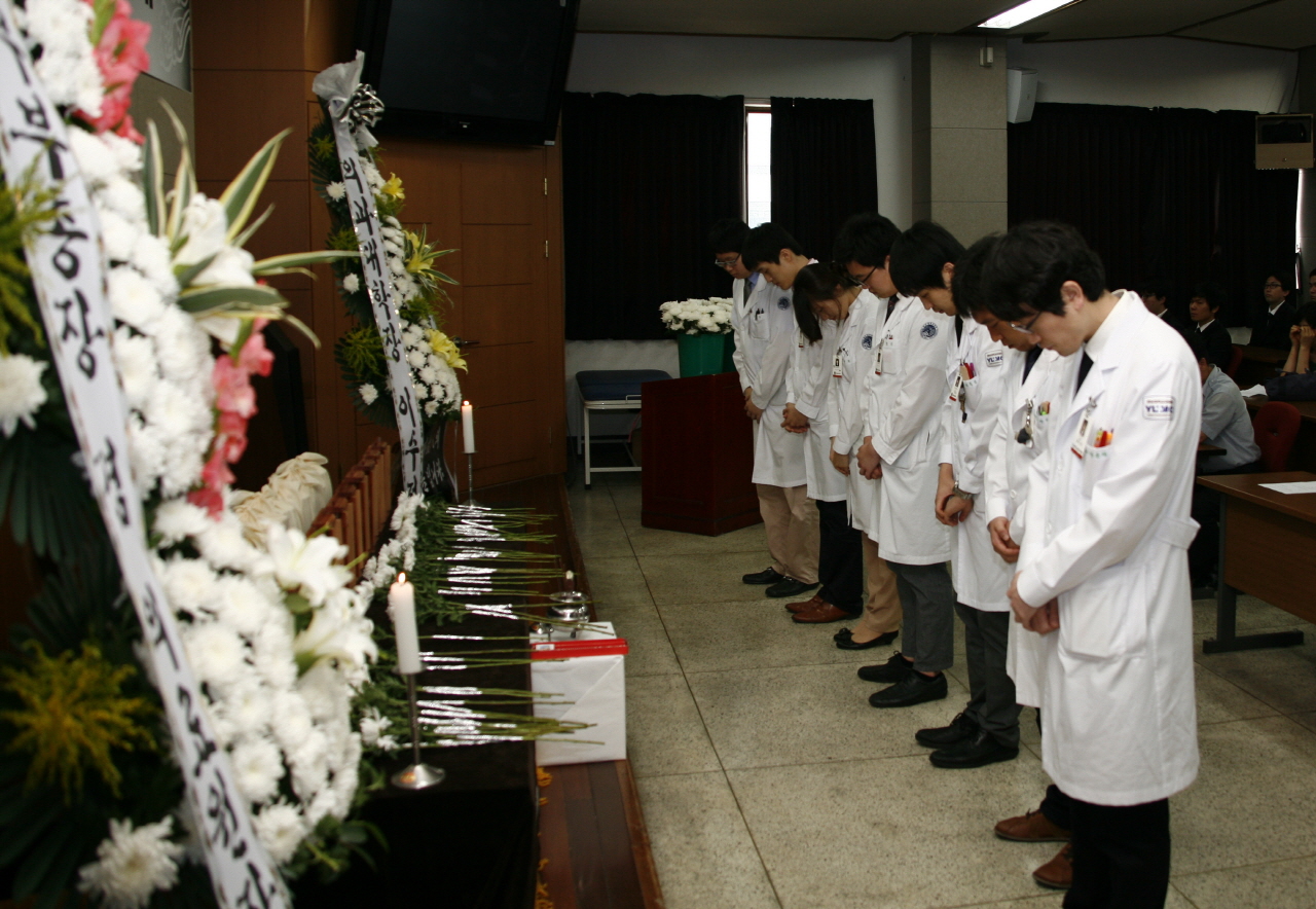2012년 시신기증인 위령제 거행, 7월 12일 오전 10시, 의대 강의동 1층 죽성강의실
