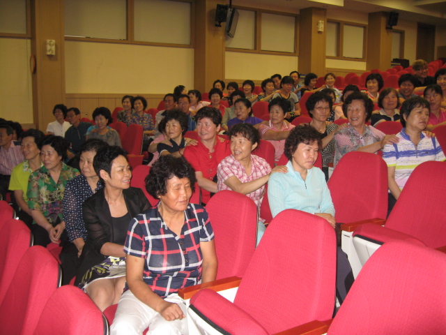 2012년 제1차 미화원 소양교육 및 간담회 실시, 9월 3일 오후 4시, 이산대강당, 올바른 세척물질 취급과 고객만족 이야기 주제로 강연