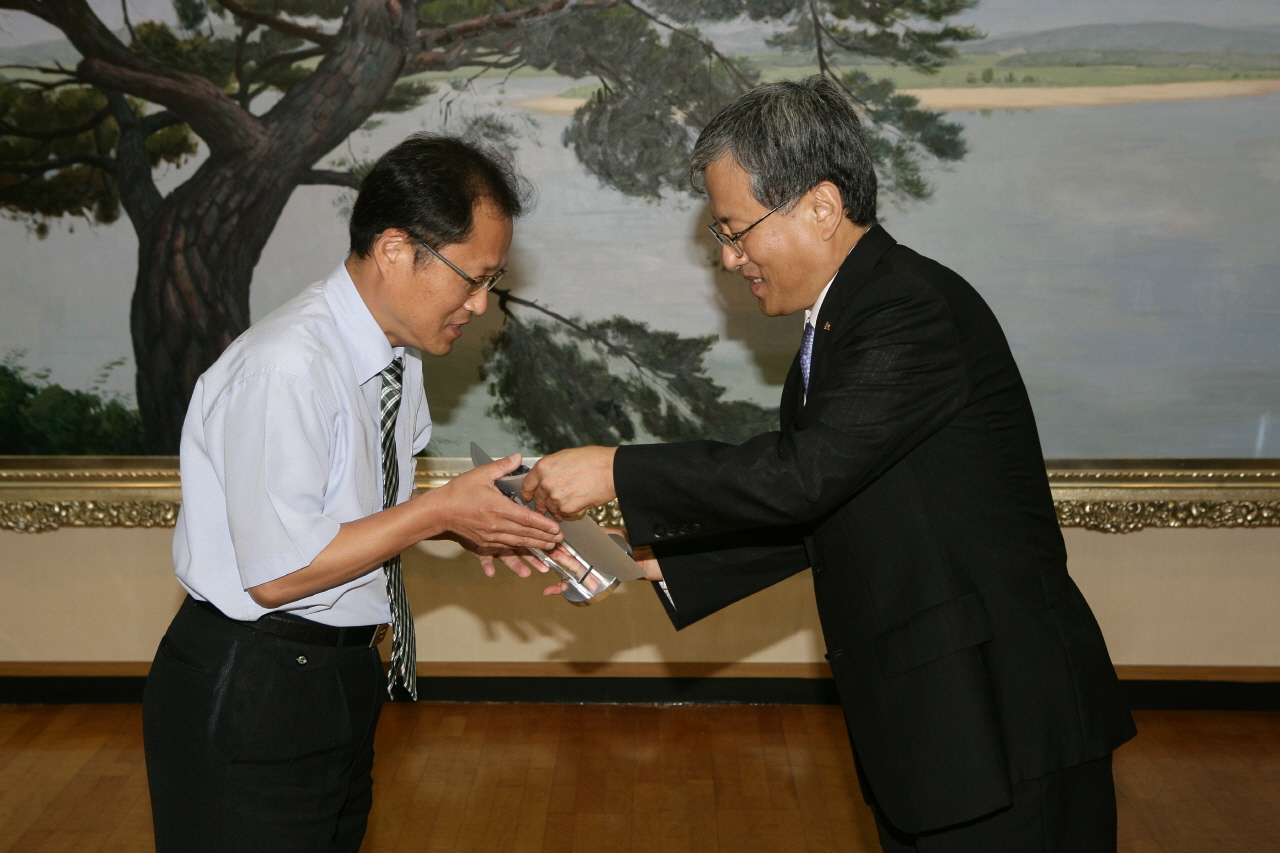 2011년 대구세계육상선수권대회 유공 포상 수상, 2012년 9월 10일 오전 11시, 시청 본관 2층 상황실