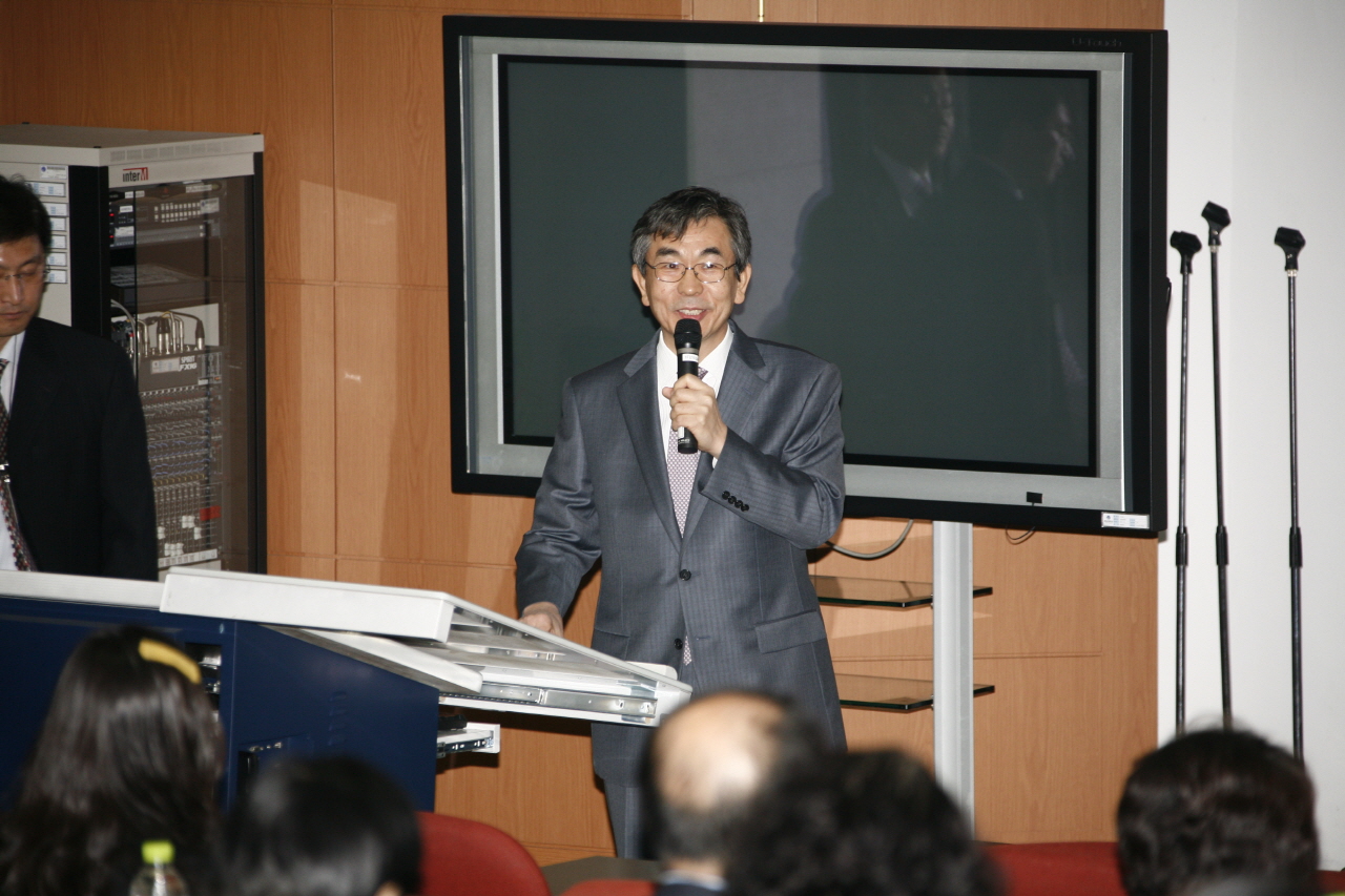 2012년 협력 병의원장 및 동문 초청 강연회 개최, 10월 13일 오후 6시, 의과대학 죽성강의실, 진료의뢰센터 주관 '앱을 활용한 효율적인 고객 관리 방안' 강연