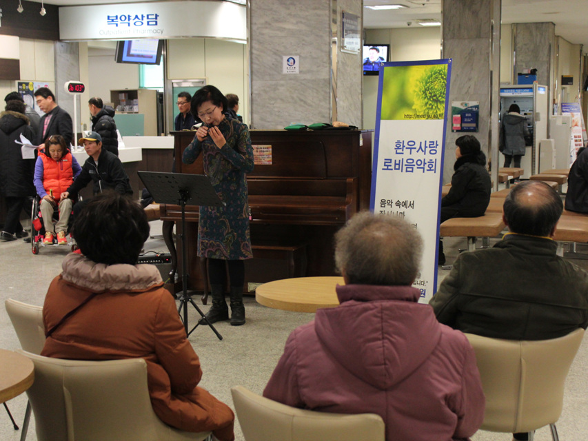 고객사랑 로비음악회<웨이브 오카리나 앙상블> 개최 사진 4