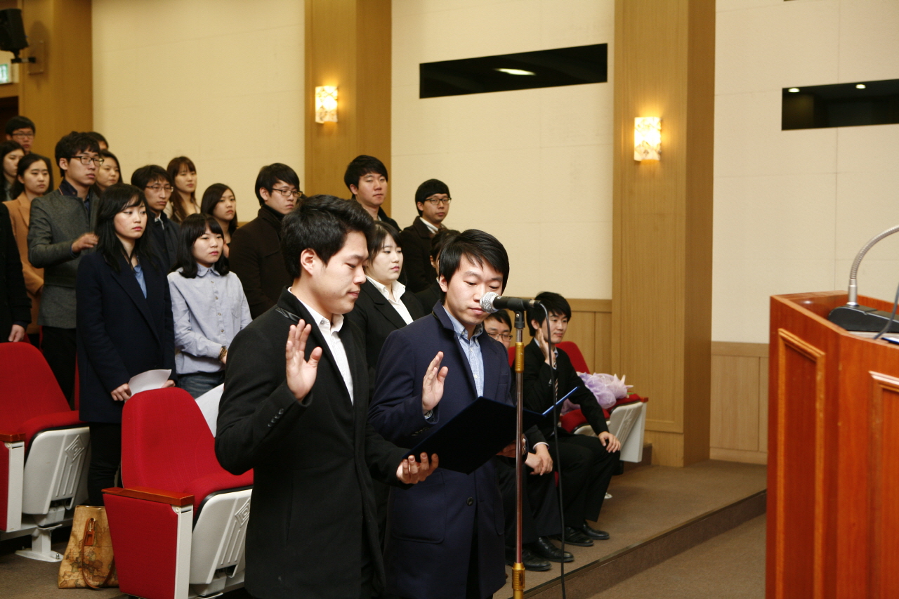2013학년도 의학전문대학원 입학식 및 의과대학 의학과 진급식 거행, 2013년 2월 28일 오후 2시, 이산대강당, 신입생 38명과 진급생 37명 대상