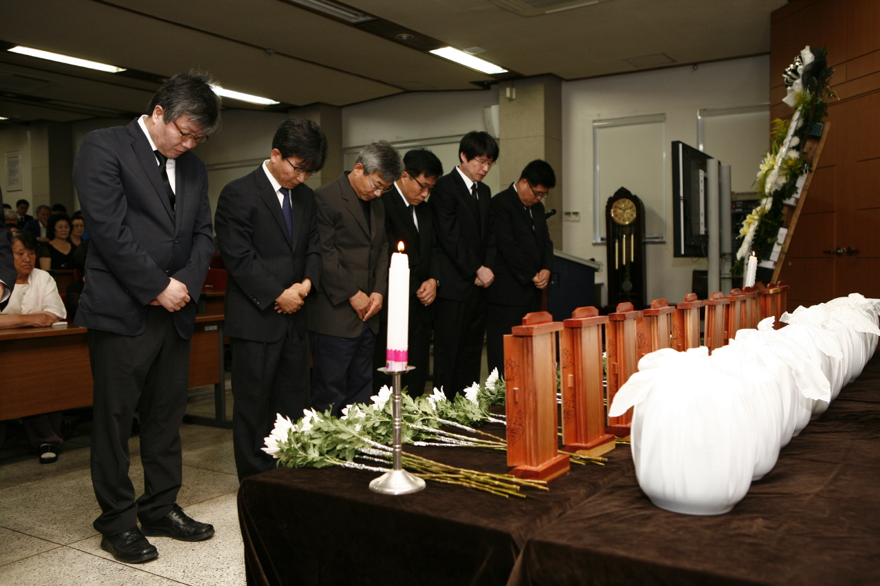 의학전문대학원-의과대학 ‘2013년 시신기증인 합동위령제’ 거행, 2013년 7월 11일 오전 10시, 죽성강의실
