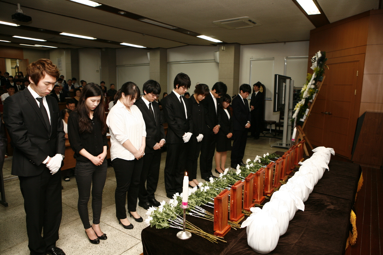 의학전문대학원-의과대학 ‘2013년 시신기증인 합동위령제’ 거행, 2013년 7월 11일 오전 10시, 죽성강의실