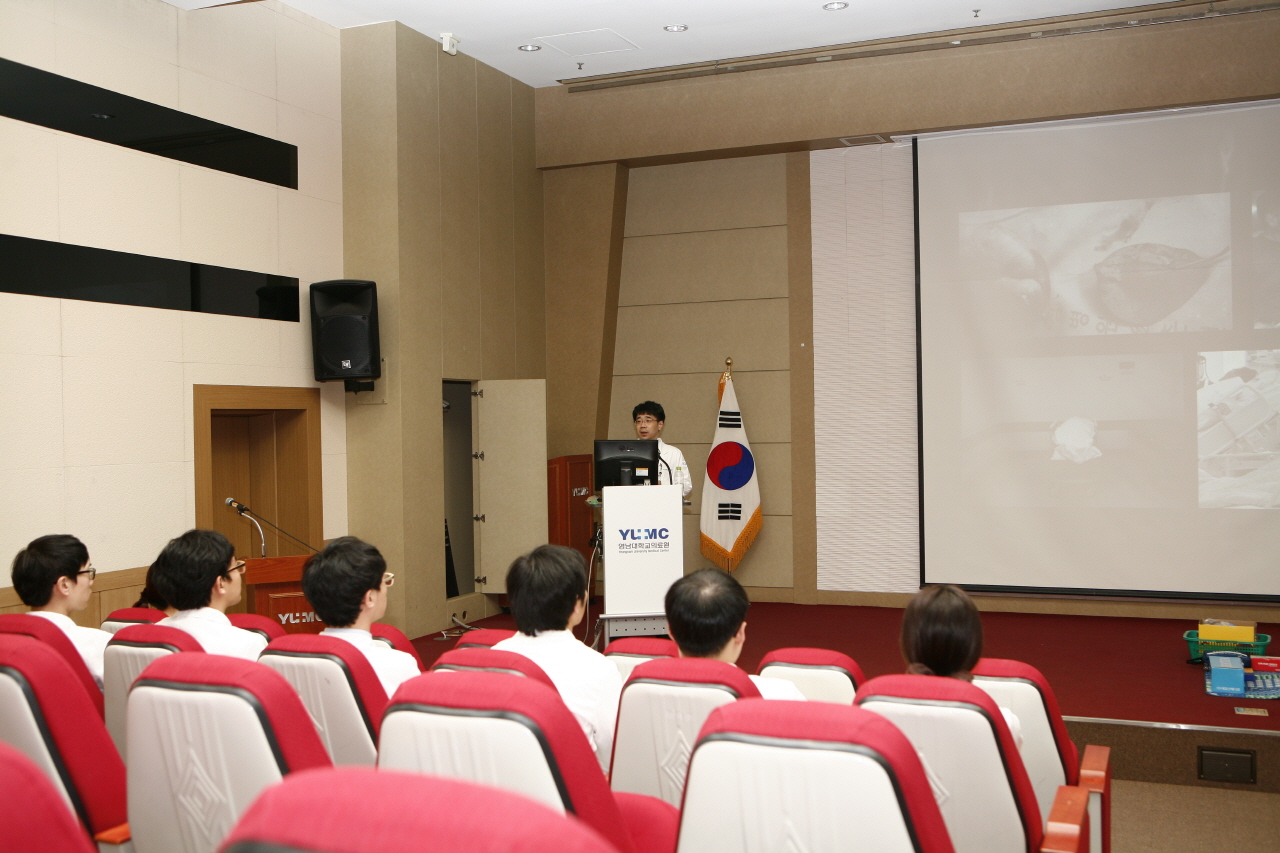 의사 심폐소생술 교육 사진
