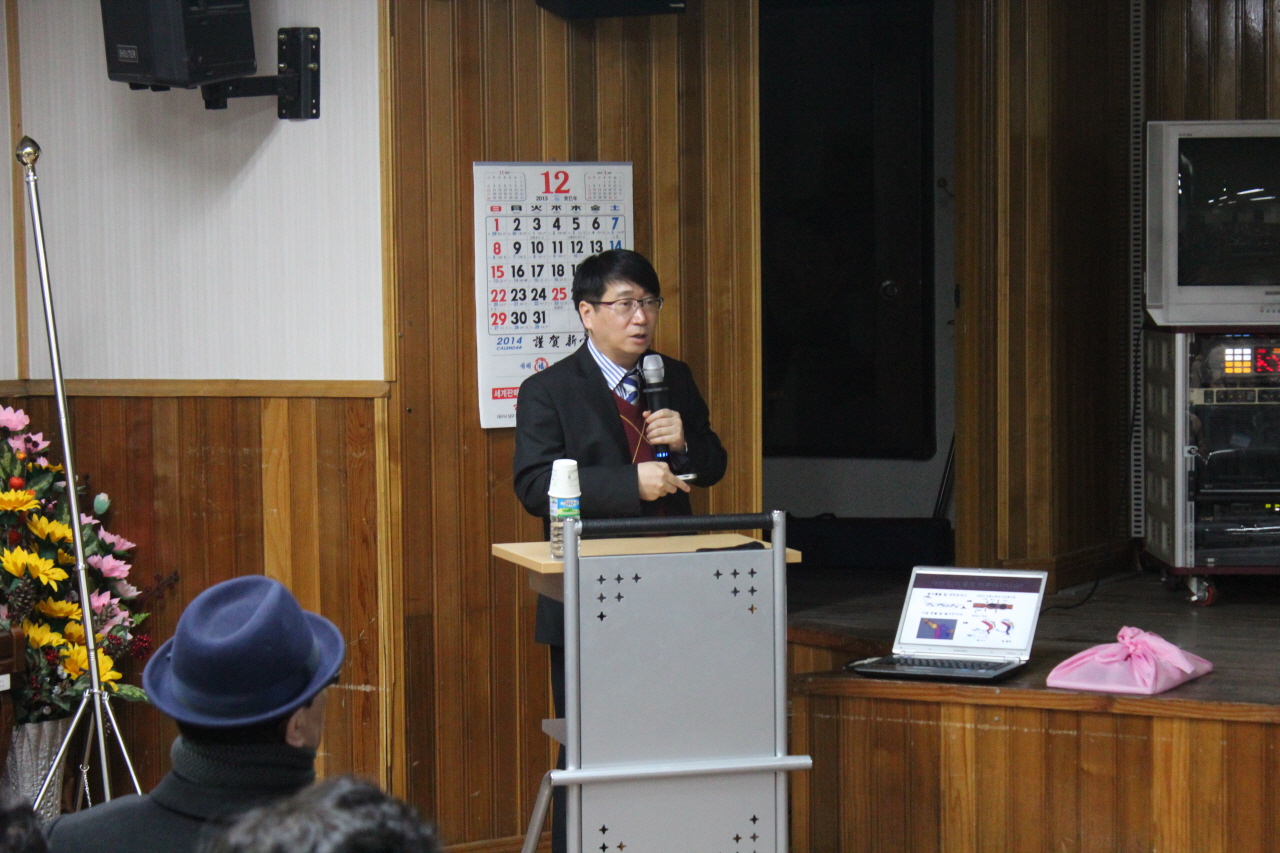  2013년 12월 18일(수) 오전 10시  대덕노인종합복지관에서 열린 대덕평생대학 건강강좌 사진입니다.