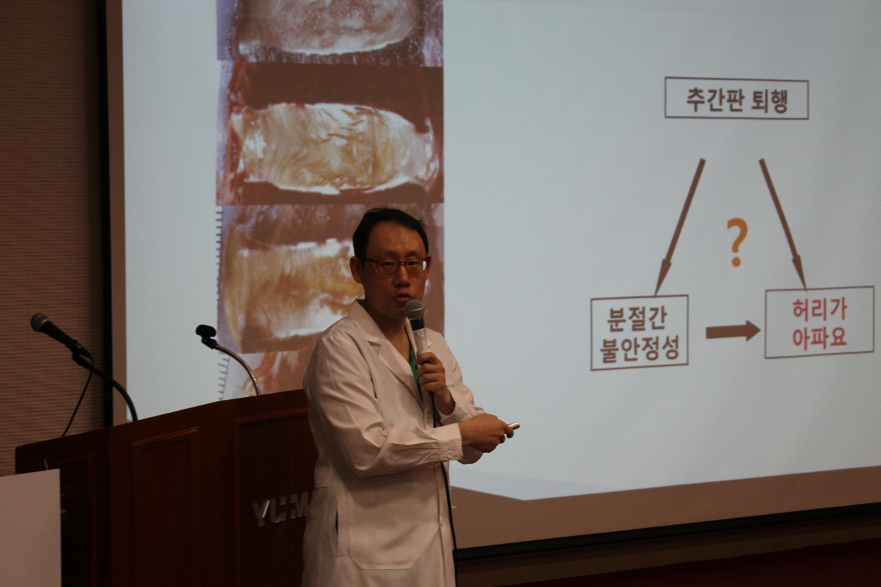 2014년 1월 29일(수) 15:00 영남대학교병원 본관 1층 이산대강당에서  <제96회 척추교실> 개최 사진입니다.