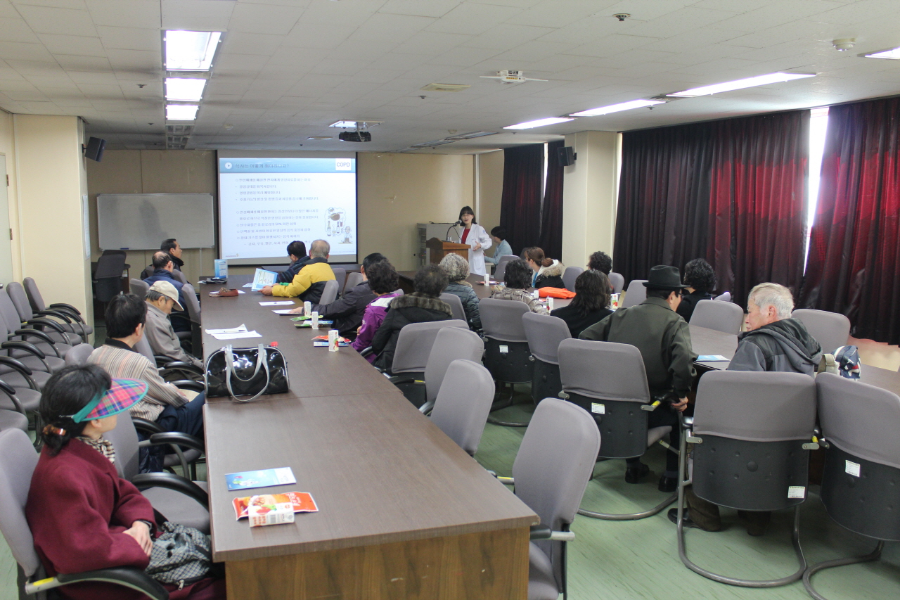 2014.02.27(목) 오전 11시 영남대학교병원 1층 이산대강당에서 열린 제25회 권역 호흡기전문질환센터 외래 및 입원환자 대상 만성폐쇄성폐질환 및 천식 교육 사진입니다.