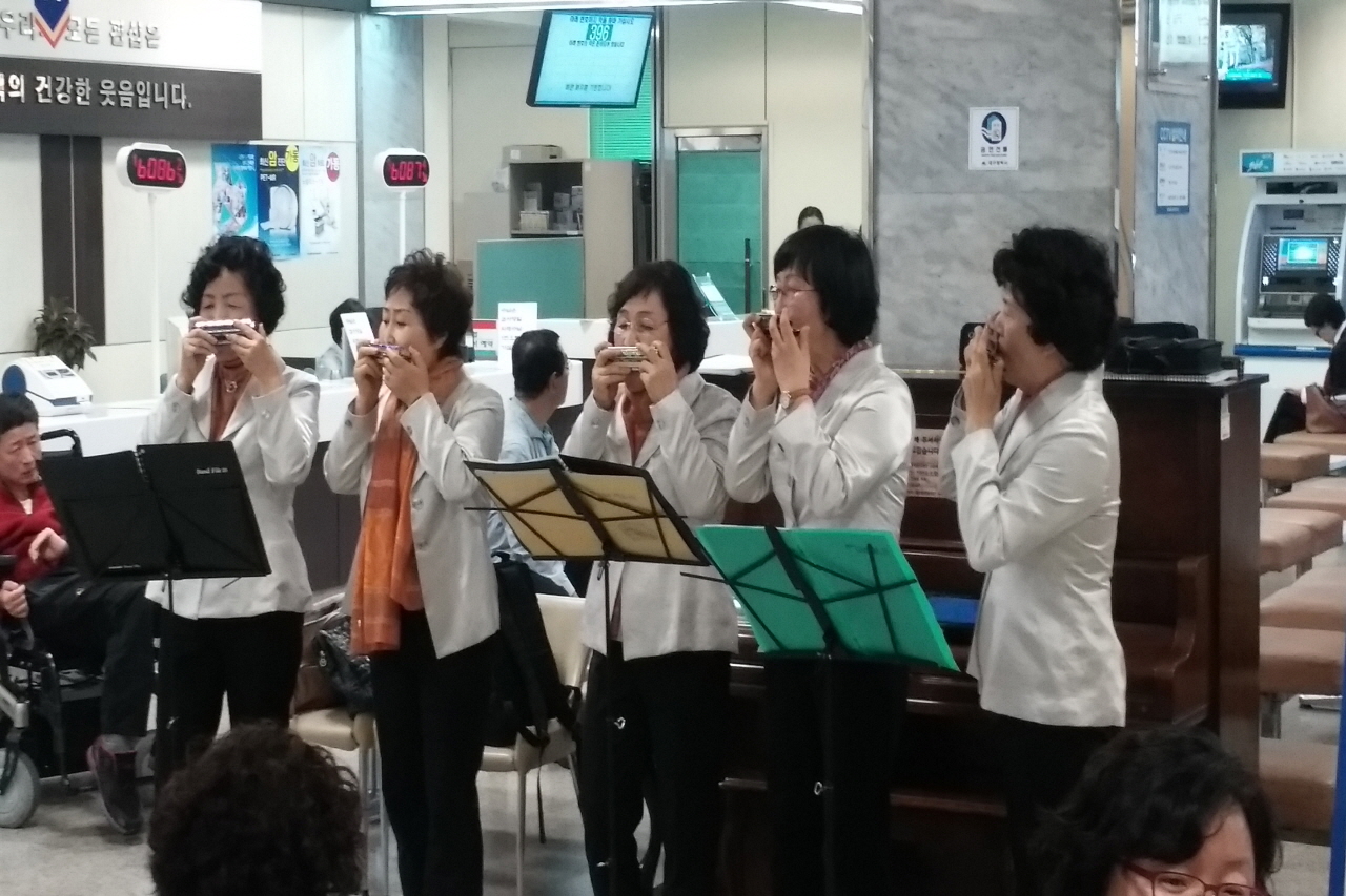 2014년 3월 28일(금) 12:30 영남대학교병원 1층 로비에서 열린 고객사랑 로비 음악회 