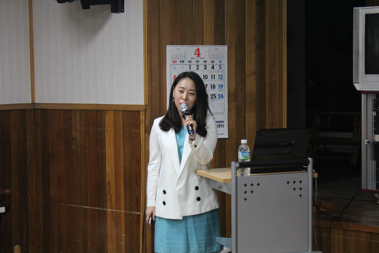 2014년 4월 11일(수) 오전 10시  대덕노인종합복지관 2층 대강당에서 열린 대덕평생대학 건강강좌<봄철 알레르기에 대하여> 사진입니다.
