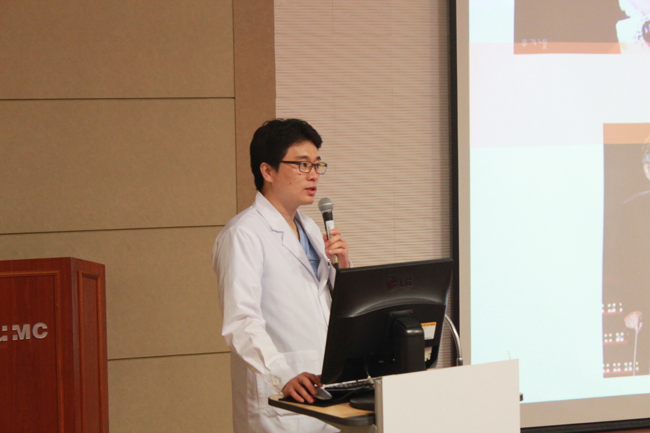 2014년 4월 28일(월) 오후 2시 영남대학교병원 1층 이산대강당에서 열린 제65차 뇌졸중(중풍) 교실 개최 사진입니다.