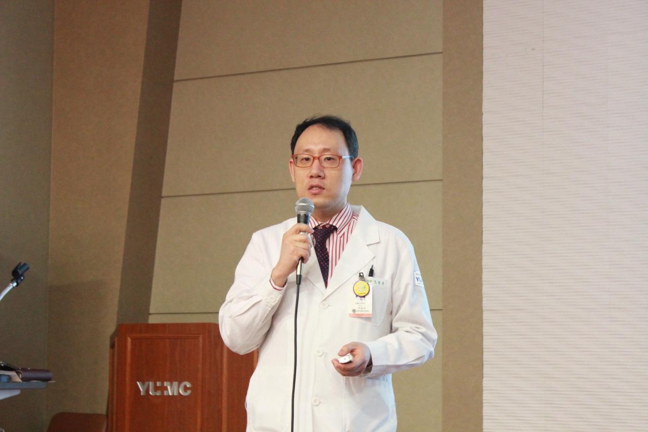 2014년 4월 30일(수) 15:00~ 영남대학교병원 본관 1층 이산대강당에서 열린 조윤우 교수와 함께하는 <제99회 척추교실> 사진입니다. 