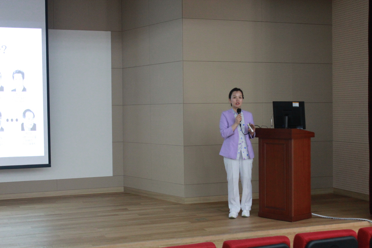 2014년 5월 19일(월) 오전 11시 영남대학교병원 호흡기센터 강당에서 열린 제34회 폐암 건강교실 사진입니다.