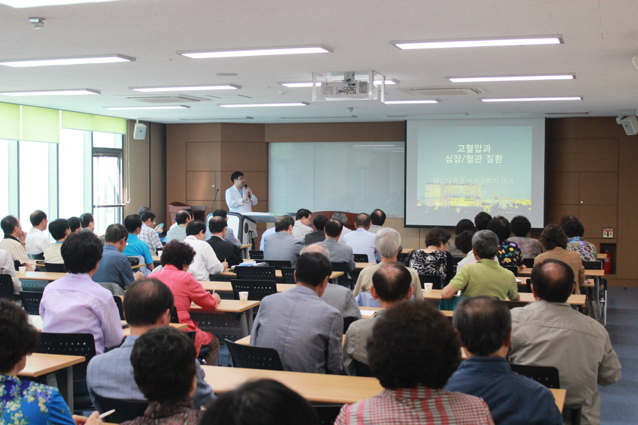 2014년 5월 19일(월) 오전 10시 영남이공대학교 평생교육원 1032호에서 열린 천마 re-Life 자치대학 건강강좌 사진입니다. 