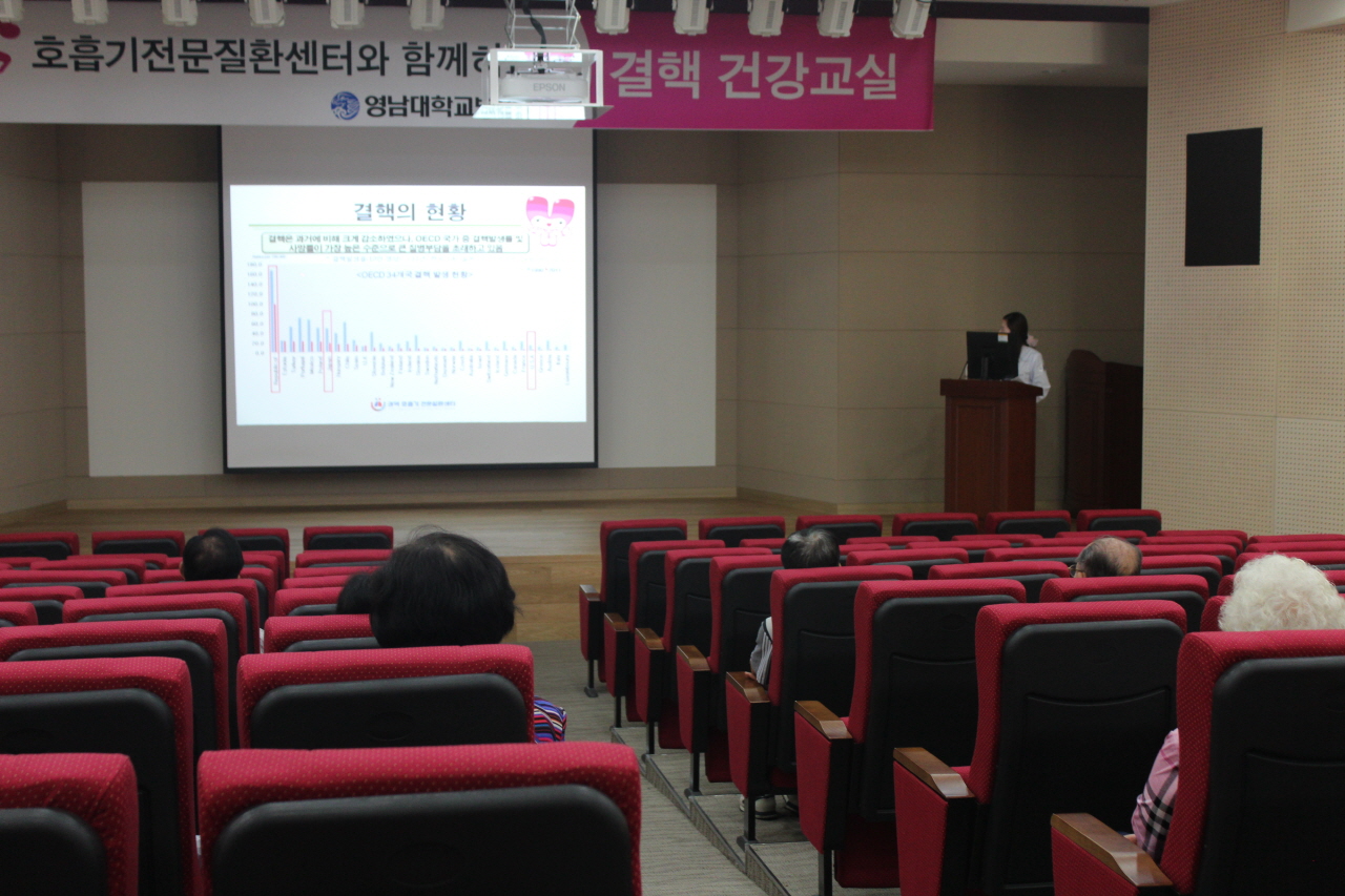 권역 호흡기 전문질환센터와 함께하는 <제34회 결핵 건강교실> 사진입니다.