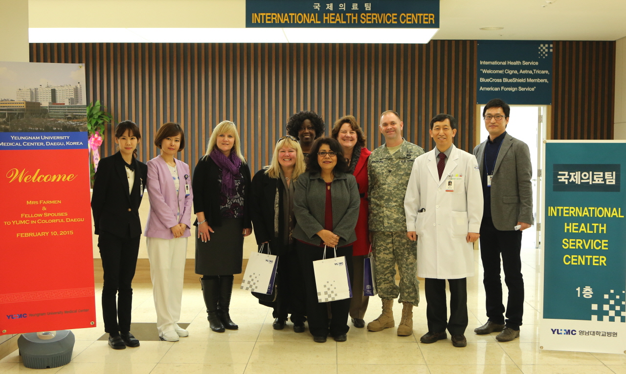 미군 Commanding General Spouse Mrs. Farmen 본원 Tour