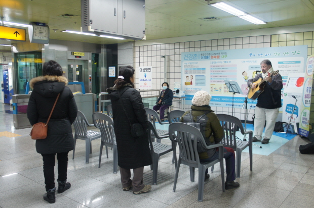 영대병원 지하철 역에서 함께하는 작은 음악회