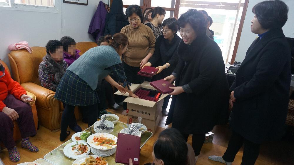 백영회 대명 3동 경로당 떡국 봉사