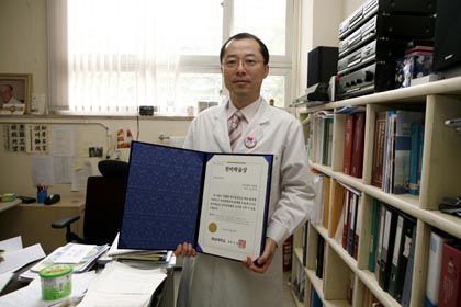 김재룡 교수, 새로 부활한 ‘천마학술상’ 수상 - Chunma Award-m 이미지