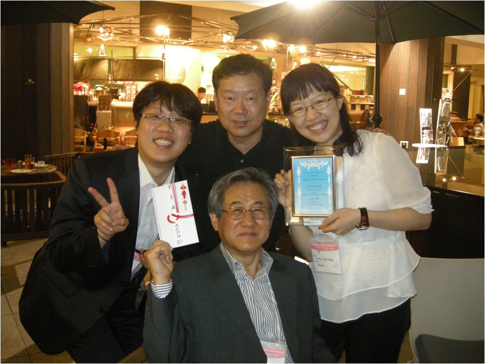 제11회 아시아소아신장학회 위해 일본에서 좌부터 이상수 전공의, 아래 박용훈 교수, 위 김용진 교수, 강석정 전임의