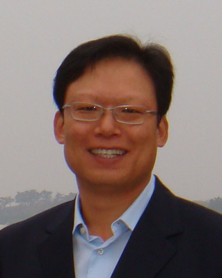 보건복지부장관 표창장을 받은 황태윤 예방의학교실 교수