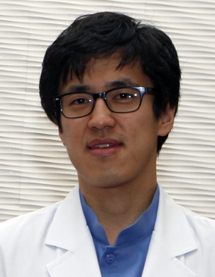 대한노인신경외과학회에서 최우수 구연발표상을 받은 유동우 전공의