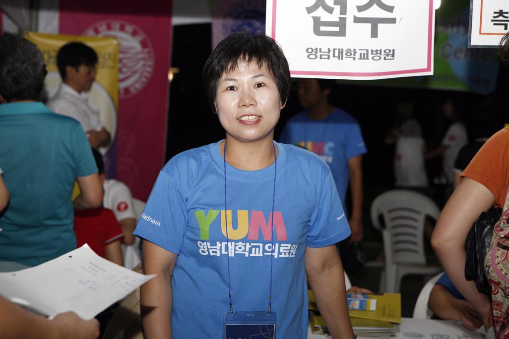 지난해 여름 대구스타디움에서 의료봉사활동을 할 당시의 김계순 원우 사진