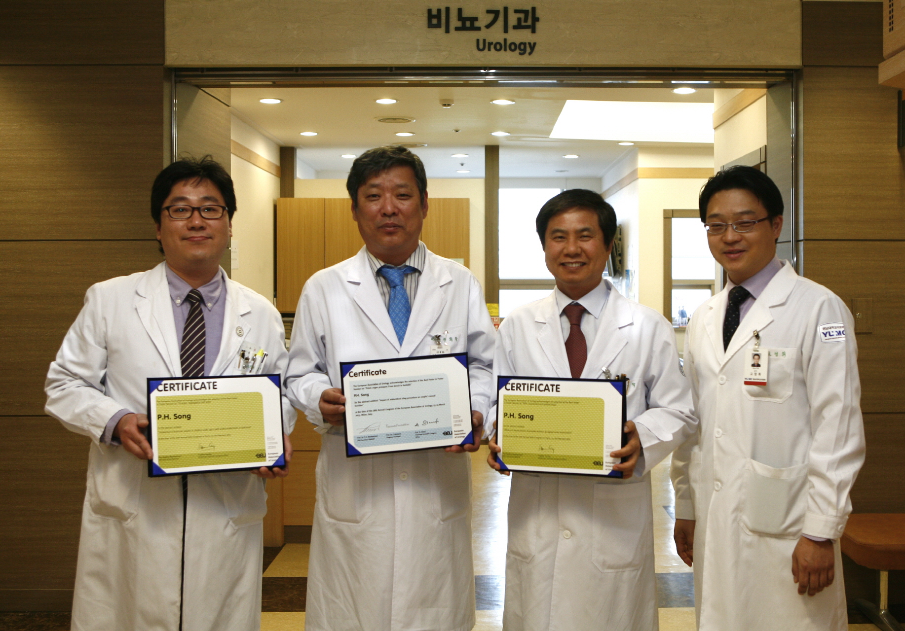 비뇨기과 교수팀 왼쪽부터 송필현 교수, 정희창 교수, 문기학 과장, 고영휘 교수