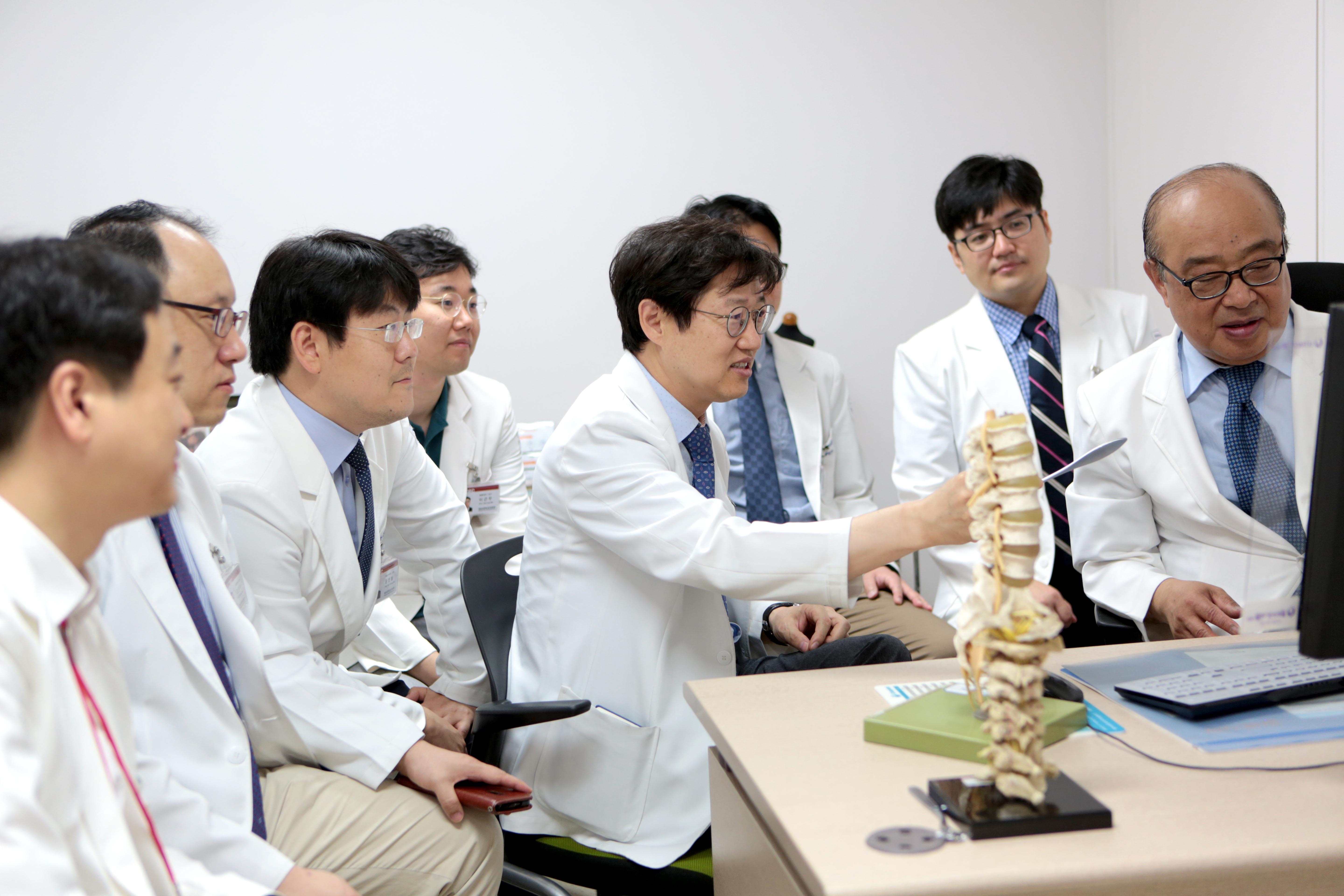척추센터 메인사진