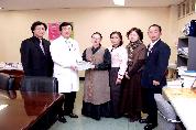불우환우를 위한 온정의 성금 전달 - 0PC148459 이미지