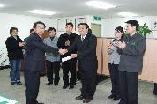 입퇴원원무과성금전달 - 0PC193085 이미지