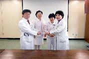 진료의뢰센터 불우환우 돕기 성금 전달 - 0PC198539 이미지