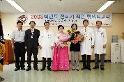 직원 퇴임 맞아 석별의 정 나눠 - 3a 이미지