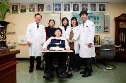 장애인 불우환우와 함께 나누는 사랑 가득, 행복병원 - 전달식 이미지