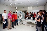 싱가포르 대학생 27명 우리 병원 방문, 2010년 8월 17일 오후 5시, 128 채널 CT 등 첨단 의료장비 견학