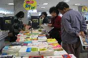 사랑 나눔 2010년 도서기획전 개최, 10월 18~27일, 병원 1층 로비, 각종 도서 할인된 가격에 판매