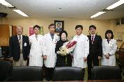 여성암 환우 가발대여사업 후원인 위한 감사패 전달, 2010년 11월 5일 오후 3시, 병원장실, 김찬월 가모연구소 원장