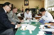 주한미군 의무여단 부사령관 겸 제121 미군병원장 방문, 2010년 12월 14일 오후 2시, 의료원장실