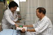 성탄 및 연말 맞이 사랑의 떡돌리기 행사 개최, 2010년 12월 23일 오후 3시, 전 병동 입원환우 대상