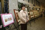 고객 자수 전시회 개최, 2011년 11월 29일~12월 2일, 병원 1층 로비, 이안자 할머니의 자수작품 15점 전시