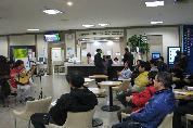 고객사랑 로비 음악회 개최, 2012년 1월 11일 낮 12시, 병원 1층 로비, 스티븐 교수와 함께하는 기타 & 보이스 공연