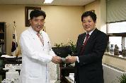 영남대학교 총동창회, 영남대학교의료원 발전기금 전달, 2013년 5월 9일 오후 3시, 의료원장실, 후원금 2천5백만원 기탁