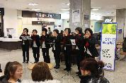 2013년 12월 27일 12:30 영남대학교병원 1층 로비에서 열린 고객사랑 로비음악회 - 멜로스 하모니카 앙상블 공연 사진입니다.
