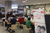 2014. 5. 2(금) 10시 ~ 13시 영남대학교병원 1층 소아청소년과외래 앞 및 로비에서 열린 어린이날 맞이 "페이스페인팅" 및 어버이날 맞이 '어르신 손사랑 이벤트' 사진