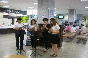 2014년 6월 20일(금) 12:00~12:30 영남대학교병원 1층 로비에서 열린 고객사랑 로비음악회<웨이브 오카리나 앙상블>공연 사진입니다.