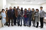 아랍에미리트 방송국 취재. 단체 기념 촬영