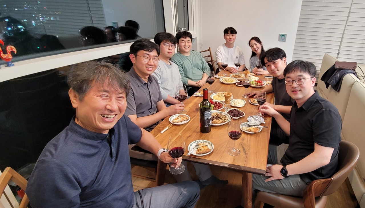 교수님 댁에서의 즐겁고 아름다운 만찬 